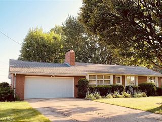 Foreclosed Home - 4813 DRUMCLIFF DR NW, 44708