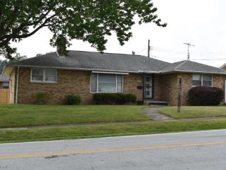 Foreclosed Home - 1421 VIOLA PKWY NW, 44708