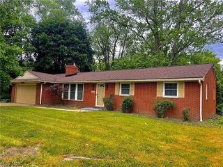Foreclosed Home - 4305 ORCHARD DALE DR NW, 44709