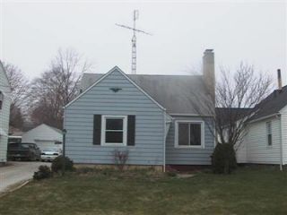 Foreclosed Home - 2715 MAPLE AVE NE, 44714