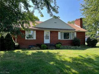 Foreclosed Home - 2218 EASTON ST NE, 44721