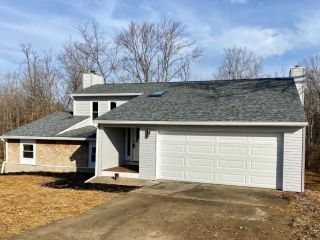 Foreclosed Home - 1402 AMESBURY DR, 45231
