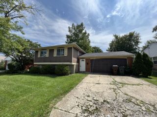 Foreclosed Home - 919 HALESWORTH DR, 45240
