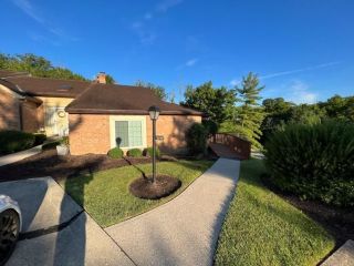 Foreclosed Home - 5249 EAGLESNEST DR # 26, 45248