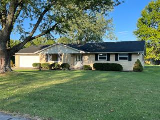 Foreclosed Home - 8833 N CRESTVIEW CT, 45356