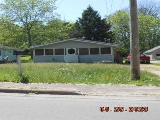 Foreclosed Home - 817 BUCKEYE AVE, 45365