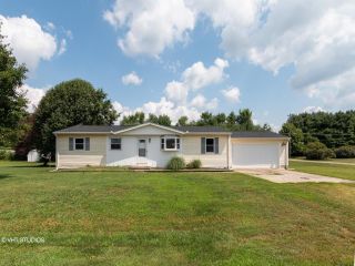 Foreclosed Home - 205 Meadow Dr, 45601