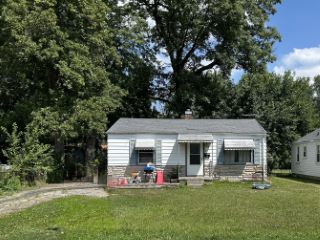 Foreclosed Home - 2616 E 8TH ST, 46012