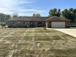 Foreclosed Home - 139 CHITWOOD DR, 46012