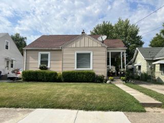 Foreclosed Home - 1810 W 9TH ST, 46016