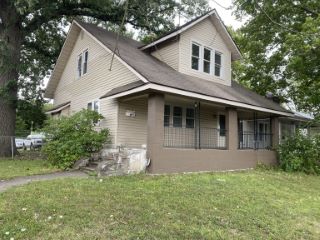 Foreclosed Home - 1602 MAIN ST, 46016