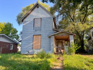 Foreclosed Home - 1208 W 5TH ST, 46016