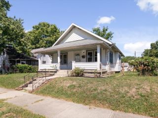 Foreclosed Home - 1102 W 2ND ST, 46016