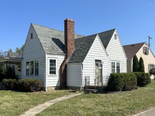 Foreclosed Home - 902 E 32ND ST, 46016