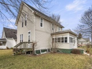 Foreclosed Home - 1532 N B ST, 46036