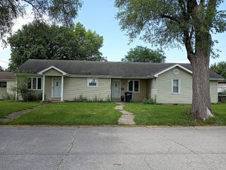 Foreclosed Home - 118 N 6TH ST, 46036