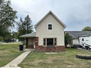 Foreclosed Home - 204 N 4TH ST, 46036