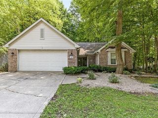 Foreclosed Home - 11121 STRATFORD WAY, 46038