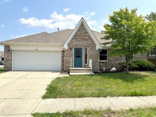 Foreclosed Home - 2407 LAKESHORE CT, 46052