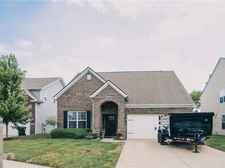 Foreclosed Home - 8647 N DEER CROSSING BLVD, 46055