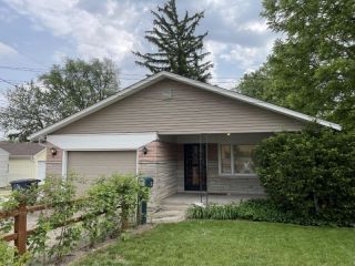 Foreclosed Home - 1323 ALBANY ST, 46107