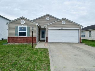 Foreclosed Home - 8605 BLUFF POINT WAY, 46113