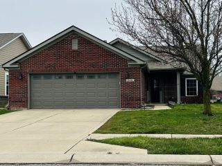 Foreclosed Home - 13361 N CAREFREE CT, 46113