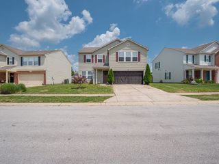 Foreclosed Home - 10958 DAYLIGHT DR, 46113