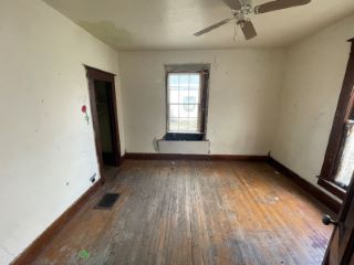 Foreclosed Home - 302 N MAIN ST, 46120