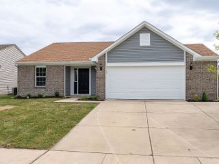 Foreclosed Home - 1379 FIESTA DR, 46131