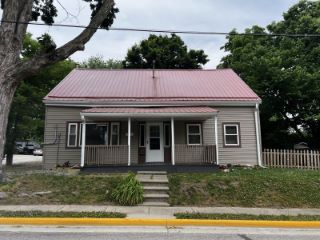 Foreclosed Home - 611 HOWARD ST, 46135
