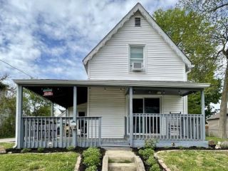 Foreclosed Home - 52 W PEARL ST, 46142