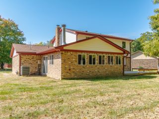 Foreclosed Home - 3956 CREEKWOOD DR, 46142