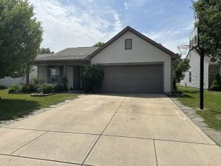 Foreclosed Home - 2492 LONGLEAF DR, 46143