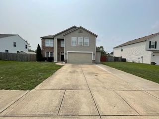 Foreclosed Home - 876 TULIP LN, 46143