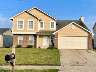 Foreclosed Home - 899 LIONSHEAD LN, 46143