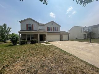 Foreclosed Home - 853 TULIP LN, 46143