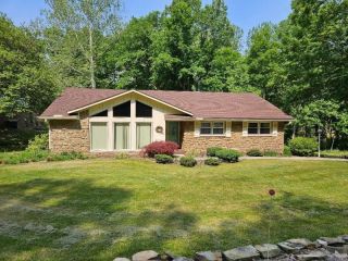 Foreclosed Home - 750 VALLEY DR, 46151