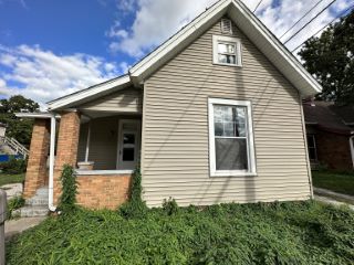 Foreclosed Home - 39 S SYCAMORE ST, 46151