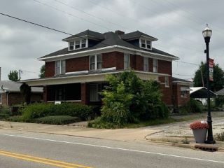 Foreclosed Home - 110 W MAIN ST # 106, 46156