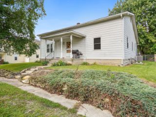 Foreclosed Home - 413 N RAILROAD ST, 46156