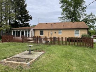 Foreclosed Home - 360 N CHESTNUT ST, 46157