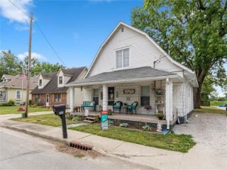 Foreclosed Home - 421 W MAIN ST, 46167