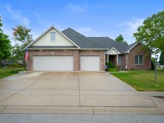 Foreclosed Home - 317 HAWTHORNE DR, 46167