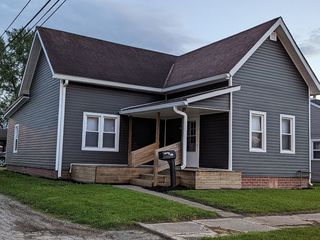 Foreclosed Home - 421 W 5TH ST, 46173