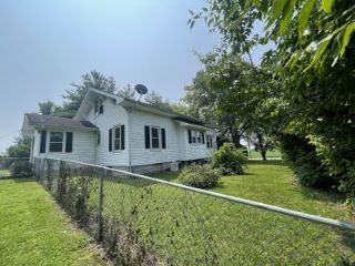Foreclosed Home - 2446 N FORT WAYNE RD, 46173