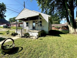Foreclosed Home - 216 W 6TH ST, 46173