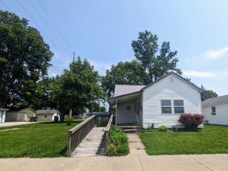Foreclosed Home - 124 S PEARL ST, 46173