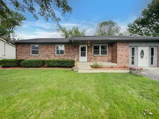 Foreclosed Home - 15 GRANDVIEW DR, 46176