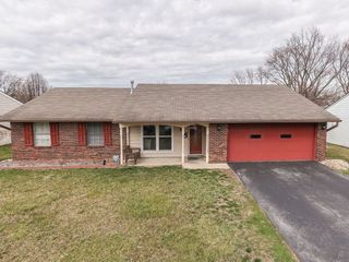 Foreclosed Home - 132 BRENTWOOD LN, 46184